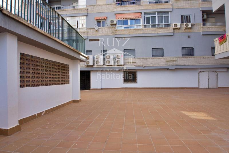 Foto de711580-b863-4594-9f0f-fe6d824e3415. Local comercial el local que tu negocio merece! en Motril