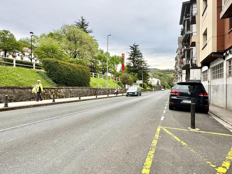 Foto 072a102e-7b3a-4165-a2c3-c2b1ee269f70. Local comercial se vende local comercial en el centro kale berria en Andoain