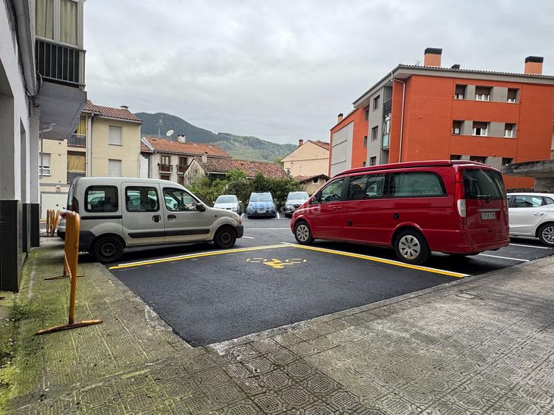 Foto 1ab68e9d-8754-4de5-82bf-4ce421b6a734. Local comercial se vende local comercial en el centro kale berria en Andoain