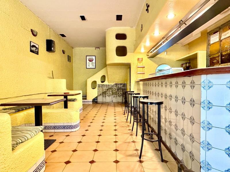 Foto bd7ea04f-6d67-4be7-943f-588981094c00. Local comercial se vende local comercial en el centro kale berria en Andoain