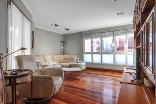 Pis  Euskal herria kalea. Espectacular piso exterior a la entrada de ibarra, a un paso del