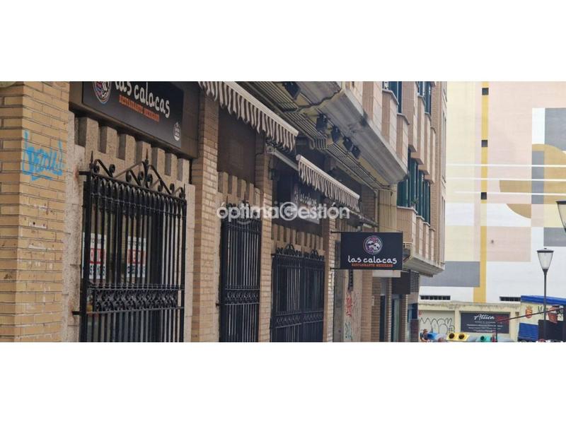 Foto ca27bc5e-975f-492f-a58c-54f2d2d38f10. Alquiler local comercial en caveda 54 local en venta en el Llano en Gijón