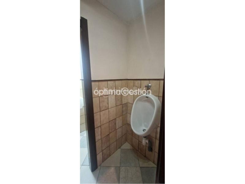 Foto d96a3b2a-ed67-4b36-8a89-13c53064dbdc. Lloguer local comercial a caveda 54 a Llano Gijón