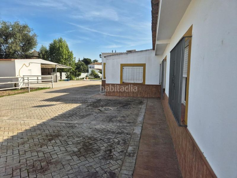 Foto a81ed797-5968-40f0-ae5c-ce06fcc400f0. Casa amb piscina a Palomares del Río