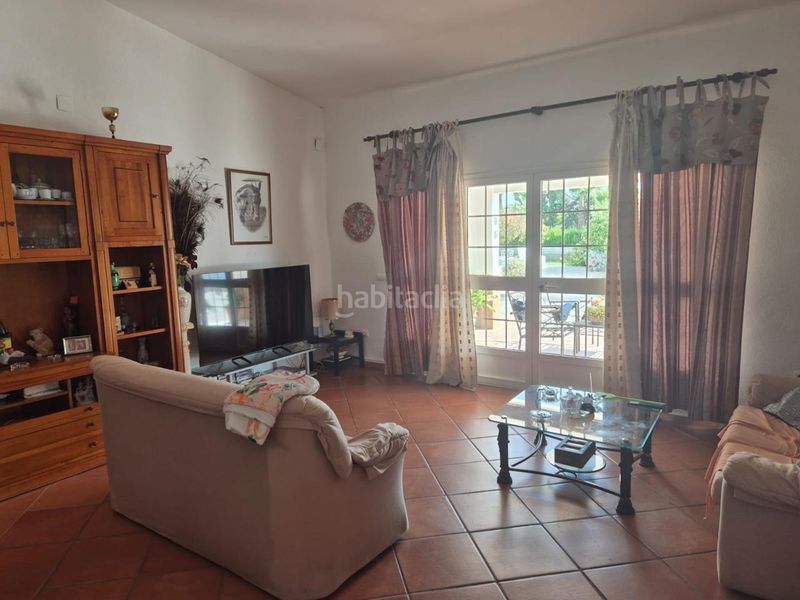 Foto de98fe62-68c4-4706-bb19-2ee3ddf6372e. Casa amb piscina a Palomares del Río