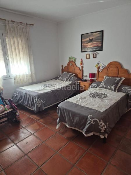 Foto f6d6728a-8871-43e3-9fd4-19d29802be09. Casa amb piscina a Palomares del Río