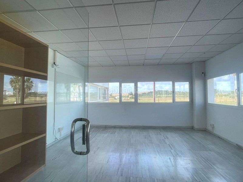 Foto 99605aab-a1db-4d6e-aeb1-ce431bc0ed66. Local comercial a Palomares del Río