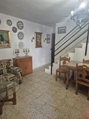Haus in Puebla del Río (La). Magnífica casa de 4 dormitorios con patio