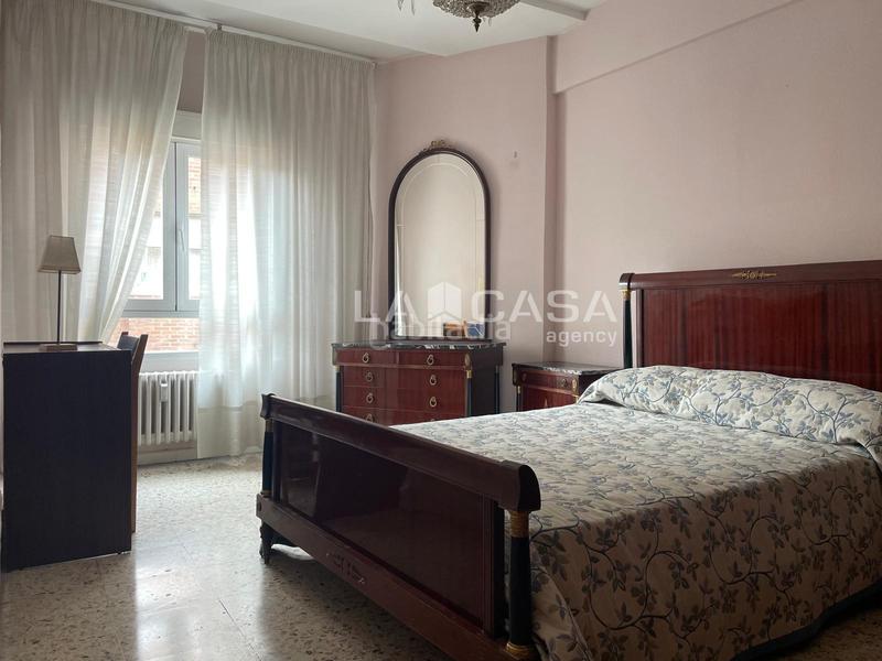 Foto 4ea0b016-f612-46d8-8d18-676c28a20515. Flat with heating parking in Centro Valladolid