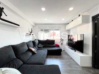Appartement à Llefià. Piso reformado, finca con ascensor!