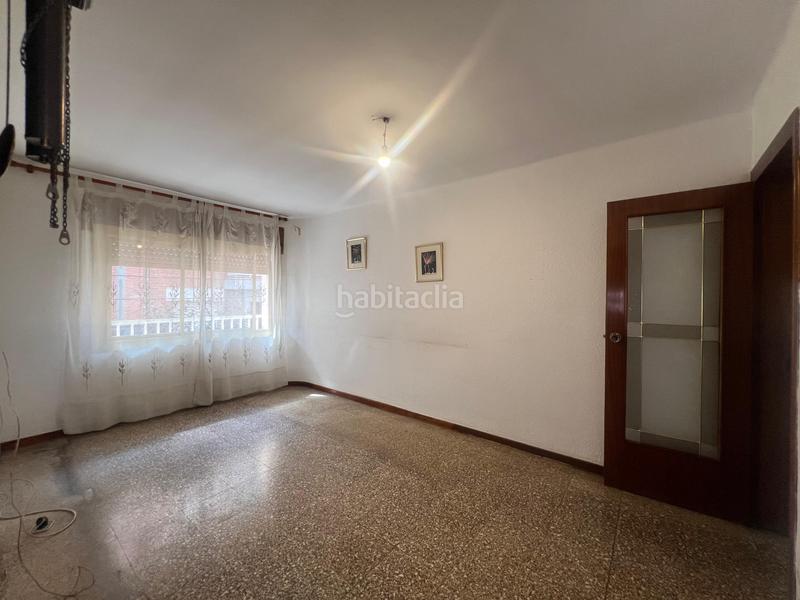 Foto df89ab52-b9e6-4f6e-b1db-79c0c036e533. Piso oportunidad en la zona.! en La Gavarra Cornellà de Llobregat
