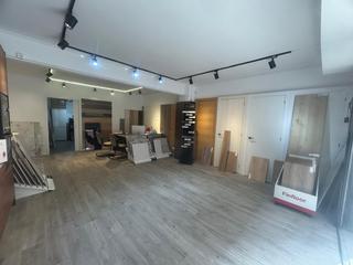 Local commercial à La Torrassa. Oportunidad unica local comercial 71 m, planta baja con gran vis