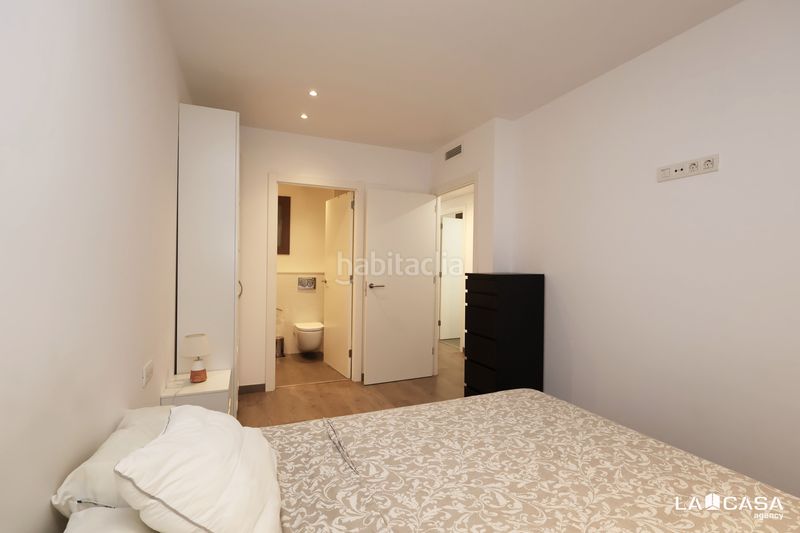 Foto 06f0ecff-0f64-4d32-b43c-2ce2850f76fe. Piso oportunidad en la zona en Sant Antoni Barcelona
