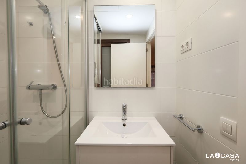 Foto 36b513af-8c61-4c3d-8f74-654bc362ee52. Piso oportunidad en la zona en Sant Antoni Barcelona