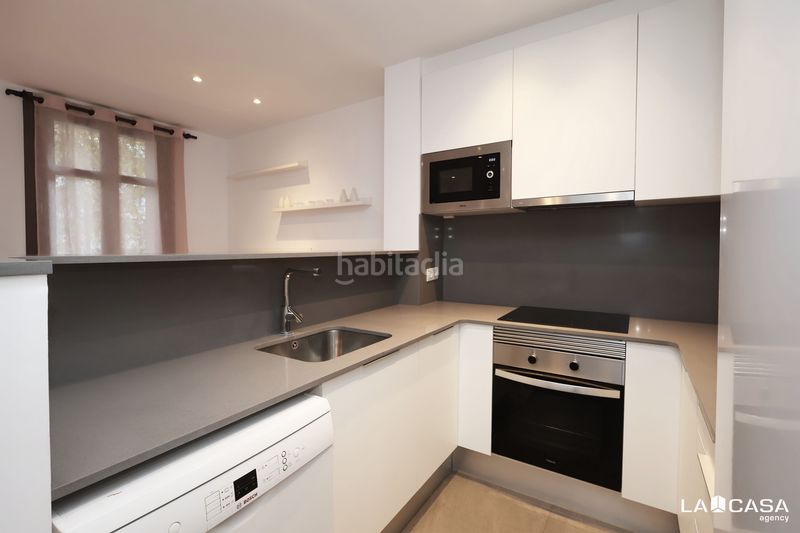 Foto 3e8191d1-6254-4d80-9103-ec3c4280db0c. Piso oportunidad en la zona en Sant Antoni Barcelona