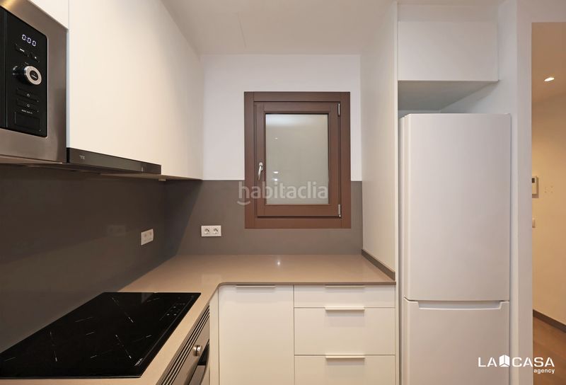 Foto e2d3a892-0304-43e0-b7c0-9cf7fcc9fc43. Piso oportunidad en la zona en Sant Antoni Barcelona