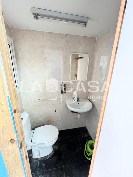 Foto 4862d706-45d6-4727-ac92-6d5ee9244271. Local comercial a Llefià Badalona