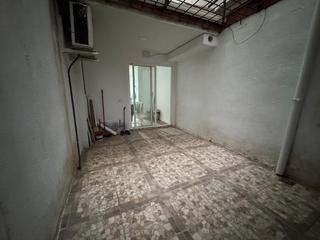 Appartement à La Torrassa. Oportunidad unica bajo reformado con patrio trasero privado