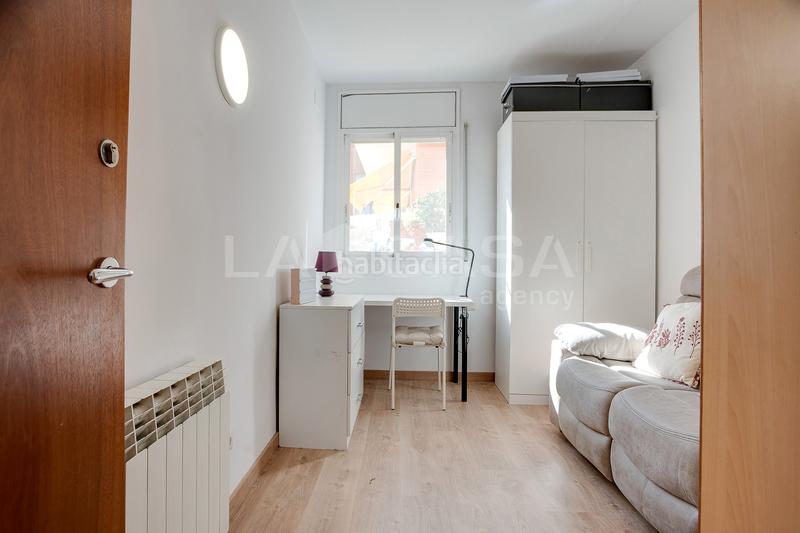 Foto e17f51a6-1abf-4fd0-803f-5cfd7baea43d. Piano terra con parcheggio piscina in Canovelles