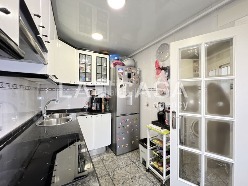 Foto 188a25c3-b353-4cd8-85dd-6b5f58208bae. Àtic a Prosperitat Barcelona