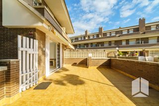 Reihenhaus in La Pineda. Exclusivo chalet adosado esquinero en la pineda!