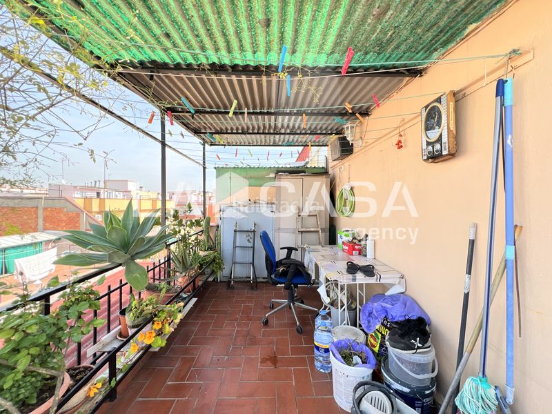 Foto 2c3e9e06-89cc-4eac-bc4c-011deefcf10c. Àtic amb calefacció a Prosperitat Barcelona