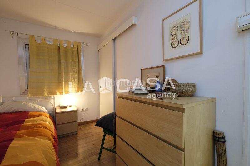 Foto 070de6d5-e6b3-49f5-a3bb-a01ca4c72b6a. Pis a Turó de la Peira Barcelona