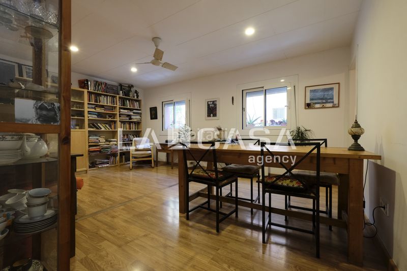 Foto 47654bfd-54be-46b0-89a6-10dcd2767be2. Pis a Turó de la Peira Barcelona