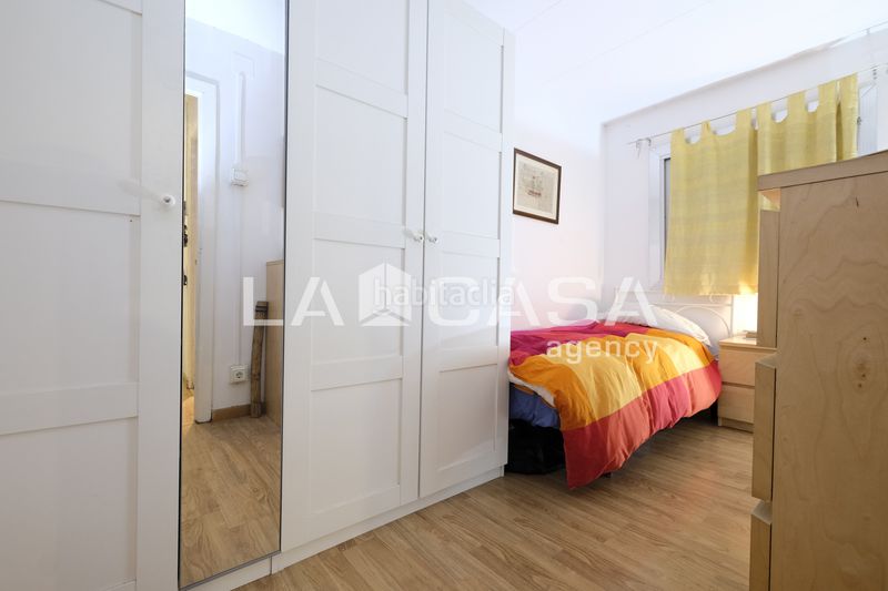 Foto ef36c3ba-2875-46c7-bd28-faff04a1ca30. Pis a Turó de la Peira Barcelona