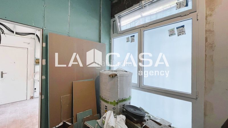 Foto f433ab49-9f1b-4023-885e-ec5a0e4b105e. Local comercial a Prosperitat Barcelona