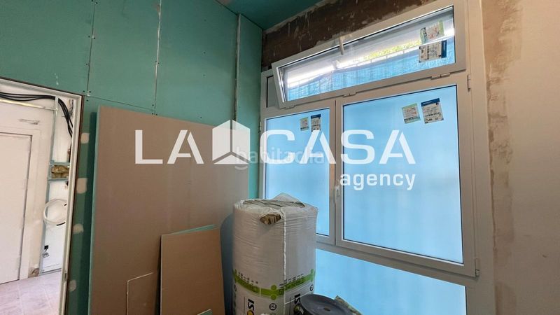 Foto f5c25c10-272b-4c31-8bbf-5d27adac175d. Local comercial a Prosperitat Barcelona