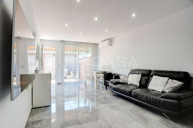 Foto 918ab648-2ad8-405f-8a5a-0868265d1d00. Casa adossada amb calefacció aparcament a Besòs - Maresme Barcelona