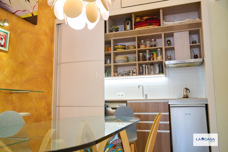 Foto a8e7c5f5-1a43-49c7-b7fd-02c5f93d9dea. Pis a Raval Barcelona