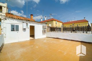 Casa bifamiliare in Vista Alegre. La casa agency presenta en exclusiva casa a reformar!
