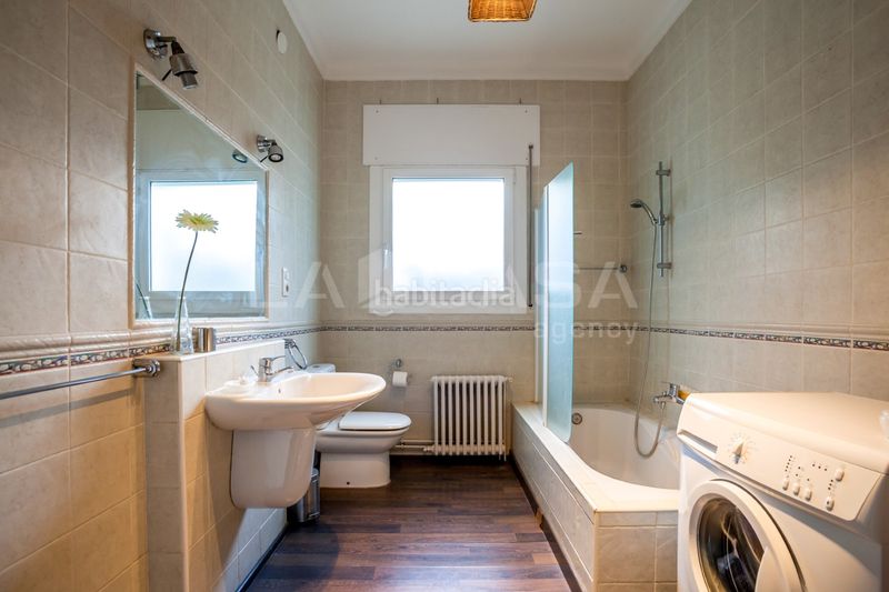 Foto 0ae9c310-47aa-45d9-b9ad-25f81ee37266. Casa amb aparcament a Montmar Castelldefels