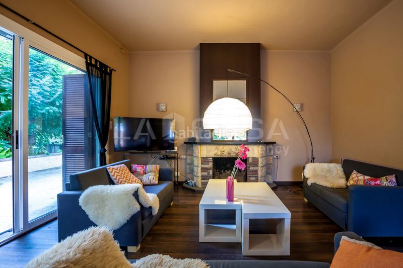Foto 940be132-33e3-483d-a7c6-478f2ebffcc3. Casa amb aparcament a Montmar Castelldefels