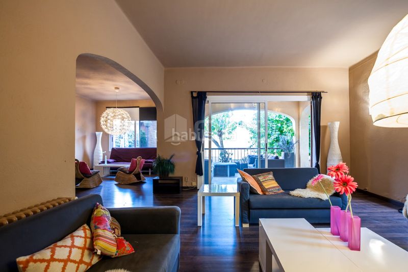 Foto b61839af-26d5-4827-a5e4-36d2e152ce3a. Casa amb aparcament a Montmar Castelldefels