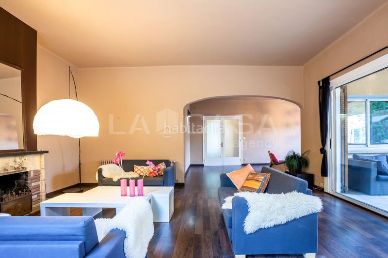 Foto c12cf59f-3132-4d64-8906-3c192746c4dc. Casa amb aparcament a Montmar Castelldefels