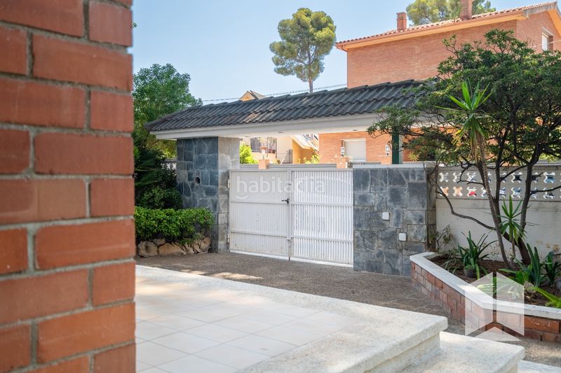 Foto 87806a53-efa6-4fb2-be76-c93af8416a06. Casa amb aparcament piscina a Montmar Castelldefels