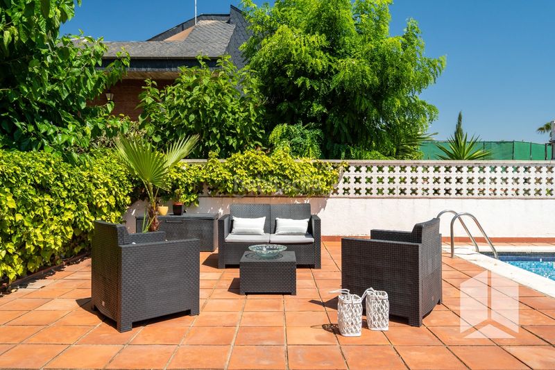 Foto 9022f6fc-4d40-4c24-8abd-bcc18878f9ba. Casa amb aparcament piscina a Montmar Castelldefels