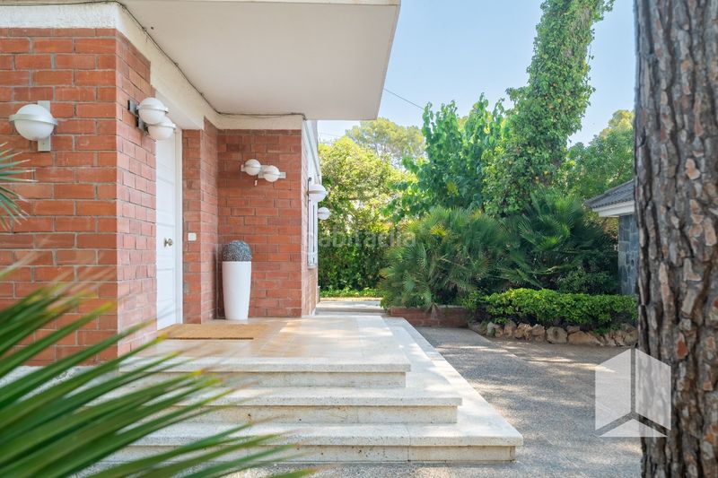 Foto 9e4be19c-642d-4730-a95b-996482fb726e. Casa amb aparcament piscina a Montmar Castelldefels