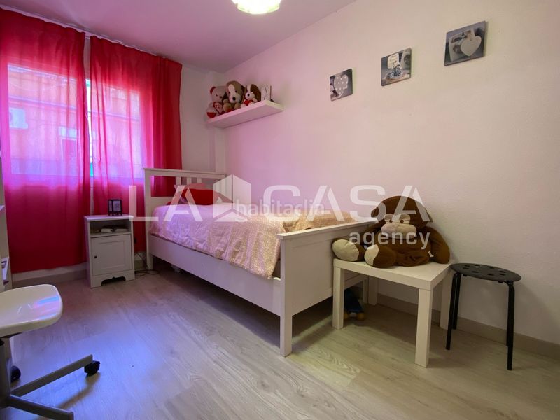 Foto 0b53e7f3-fa36-4260-8091-467d96fba688. Casa amb calefacció aparcament a Puigfred Badalona