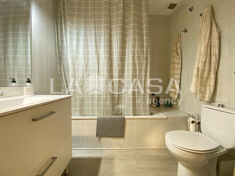 Foto 463c8aed-f711-4fde-8c38-7a95c6f8d585. Casa amb calefacció aparcament a Puigfred Badalona