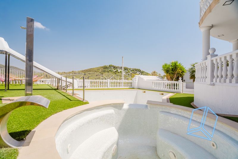 Foto d3e3f7c2-4fd9-447b-b765-0921736d4bf0. Xalet amb aparcament piscina a Canyelles