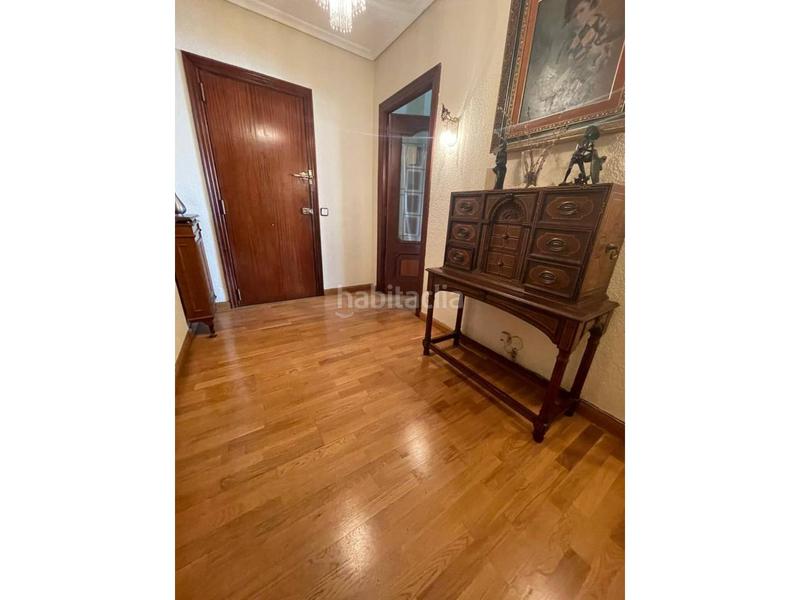 Foto c2aa00bb-1cc9-4af1-aeb6-32559b83ba89. Pis amb aparcament a Centro Ciudad León