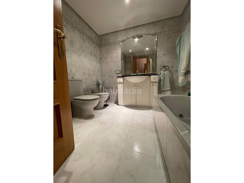 Foto f76d9d7c-3350-43e4-93c5-a149c1fd5ce8. Pis amb aparcament a Centro Ciudad León