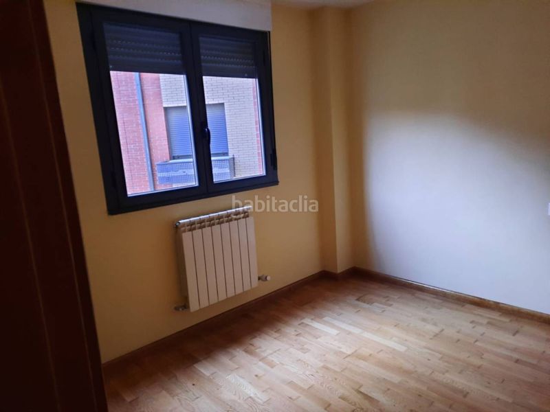 Foto afc1e08c-3e54-40b0-b808-c7faa5aaef8f. Pis amb calefacció aparcament a El Soto León