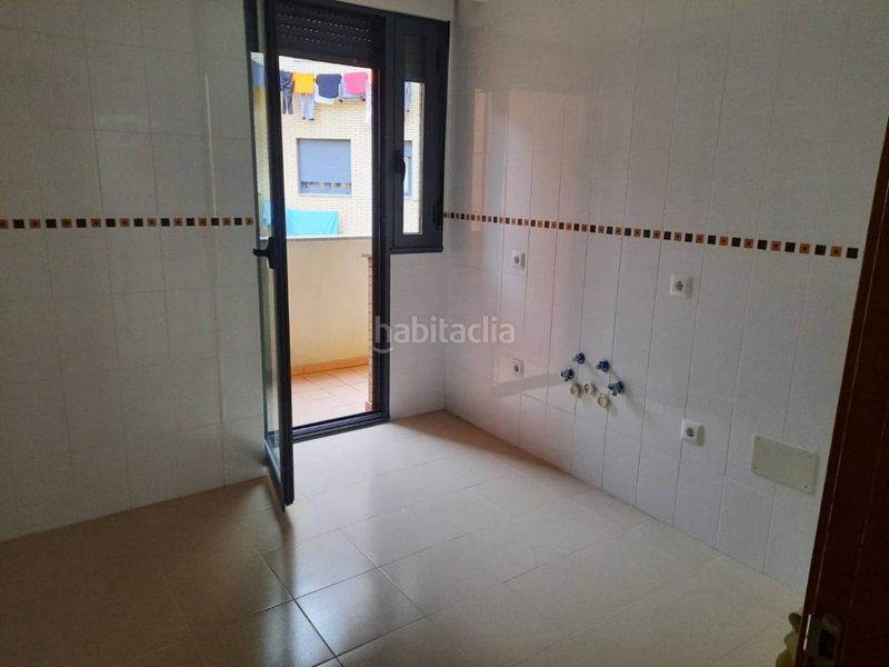 Foto f8218fab-e83a-4f7c-bef2-13298f608e97. Pis amb calefacció aparcament a El Soto León