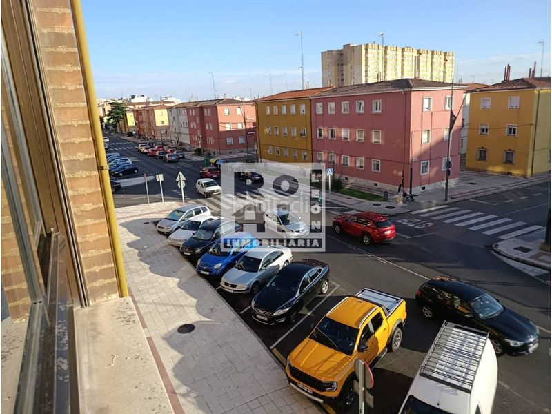Foto 7c84e6b2-9e76-4fbc-9cdd-e26c2c383a8e. Flat with heating in Pinilla León