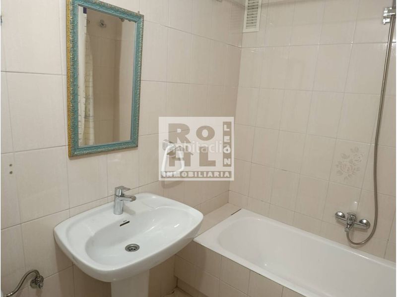Foto b712d618-4888-440a-b47c-119030435986. Flat with heating in Pinilla León